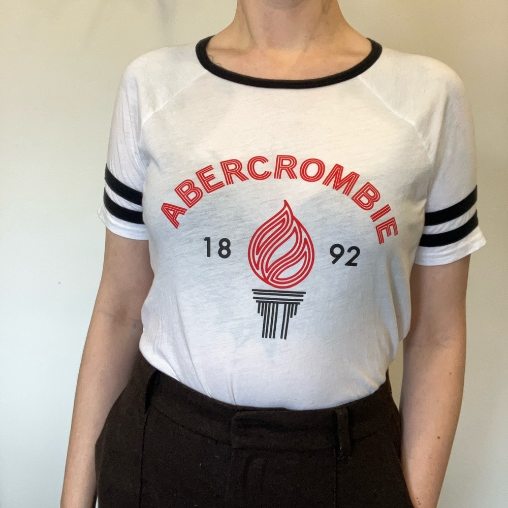 Abercrombie & Fitch White Tee vintage look in size Small